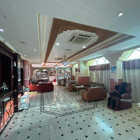 Safari Hotel Низва Екстериор снимка