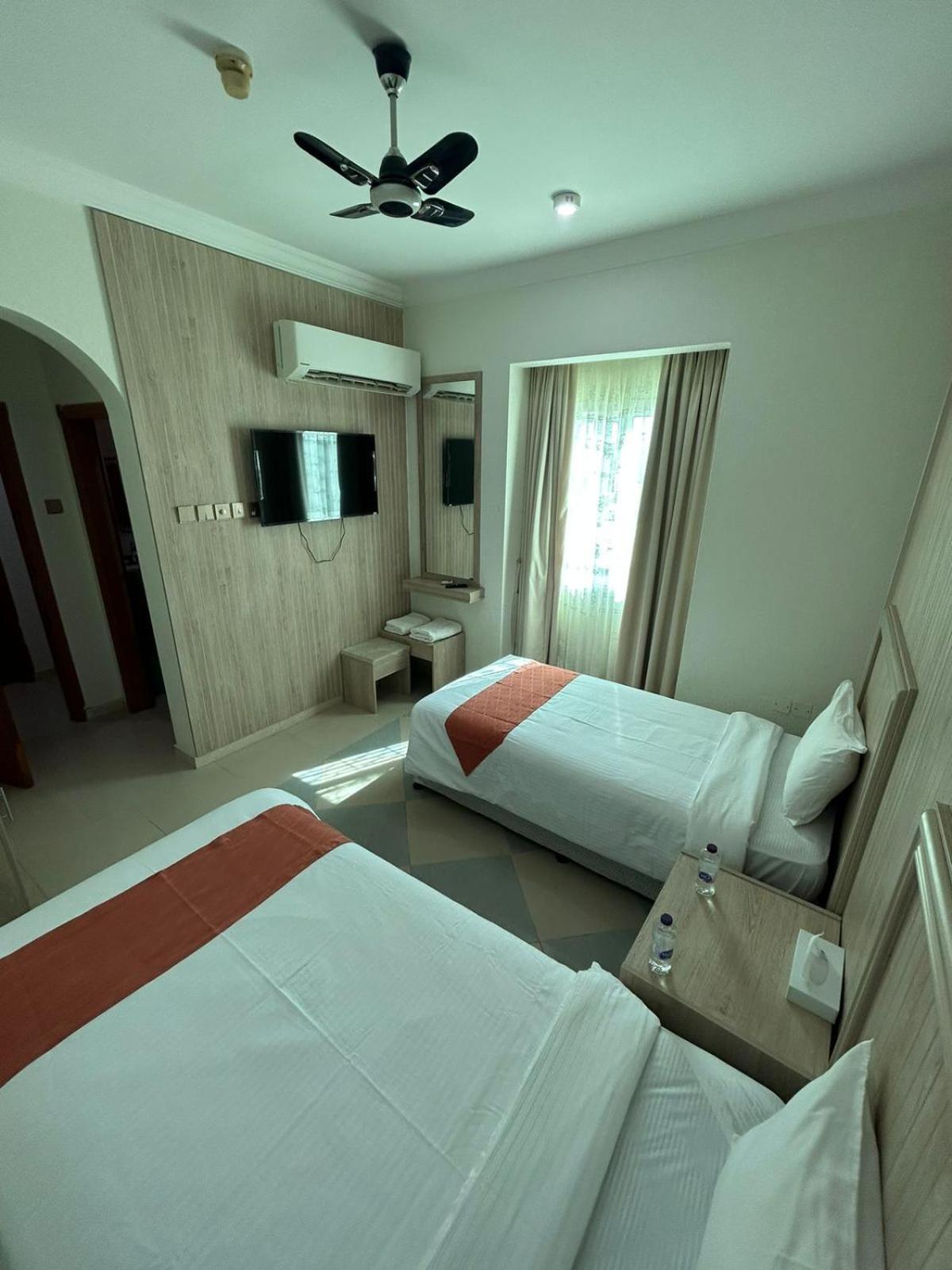 Safari Hotel Низва Екстериор снимка