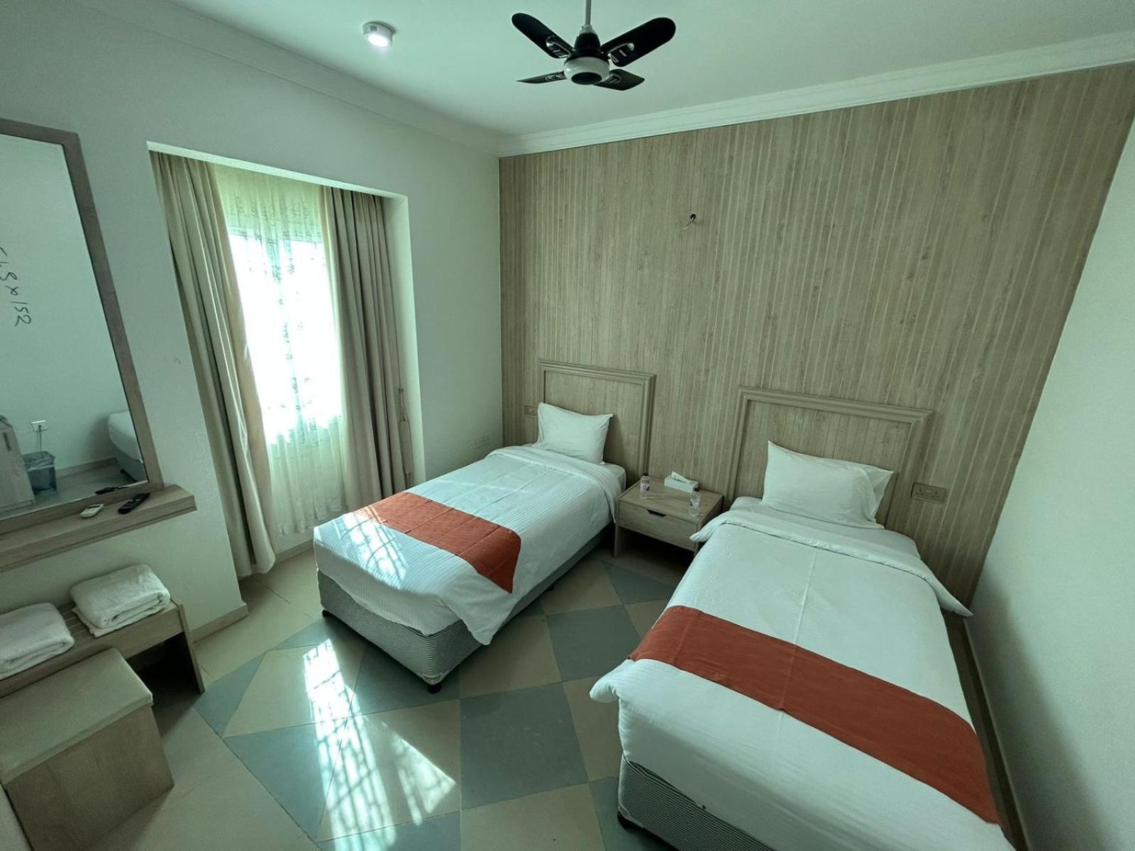 Safari Hotel Низва Екстериор снимка