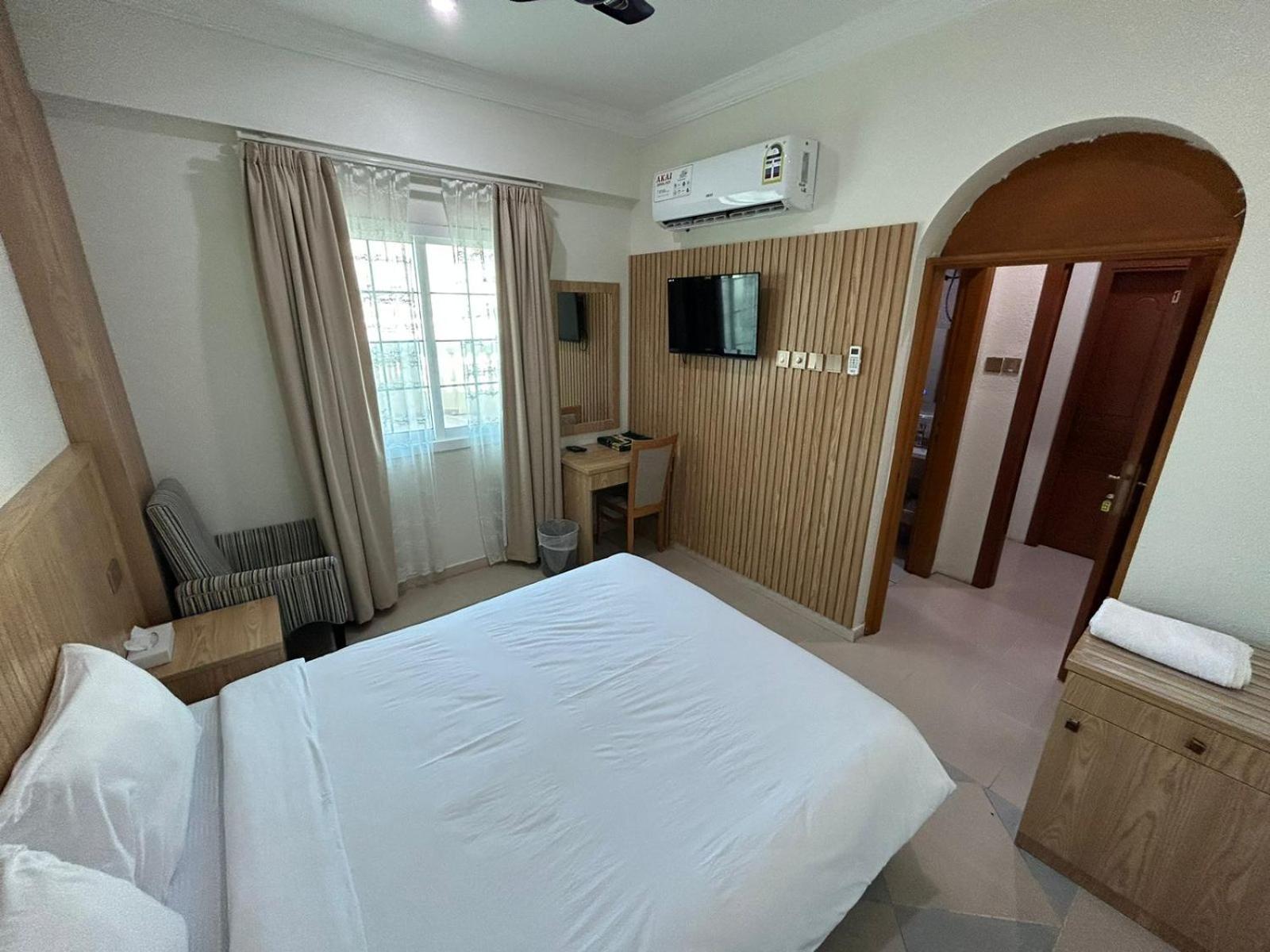 Safari Hotel Низва Екстериор снимка