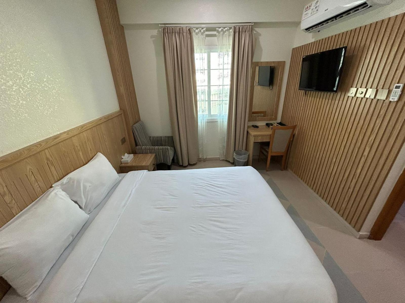 Safari Hotel Низва Екстериор снимка