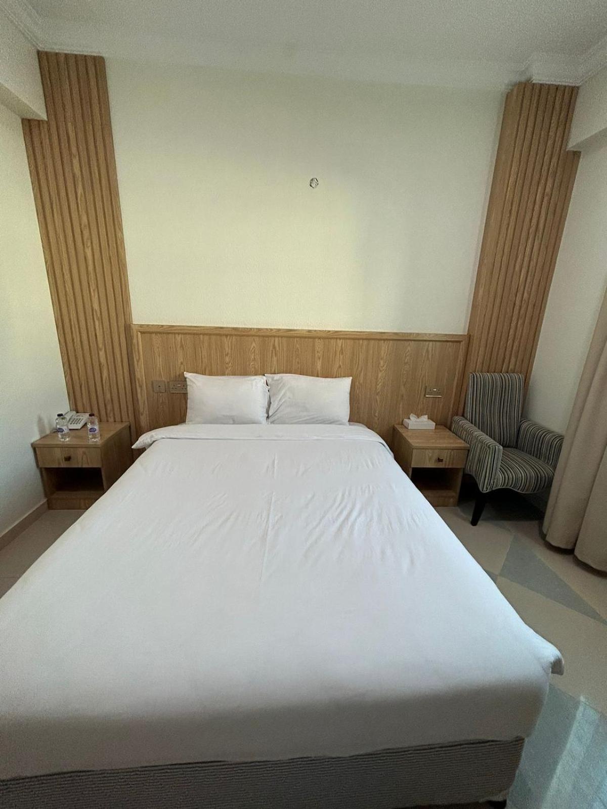 Safari Hotel Низва Екстериор снимка