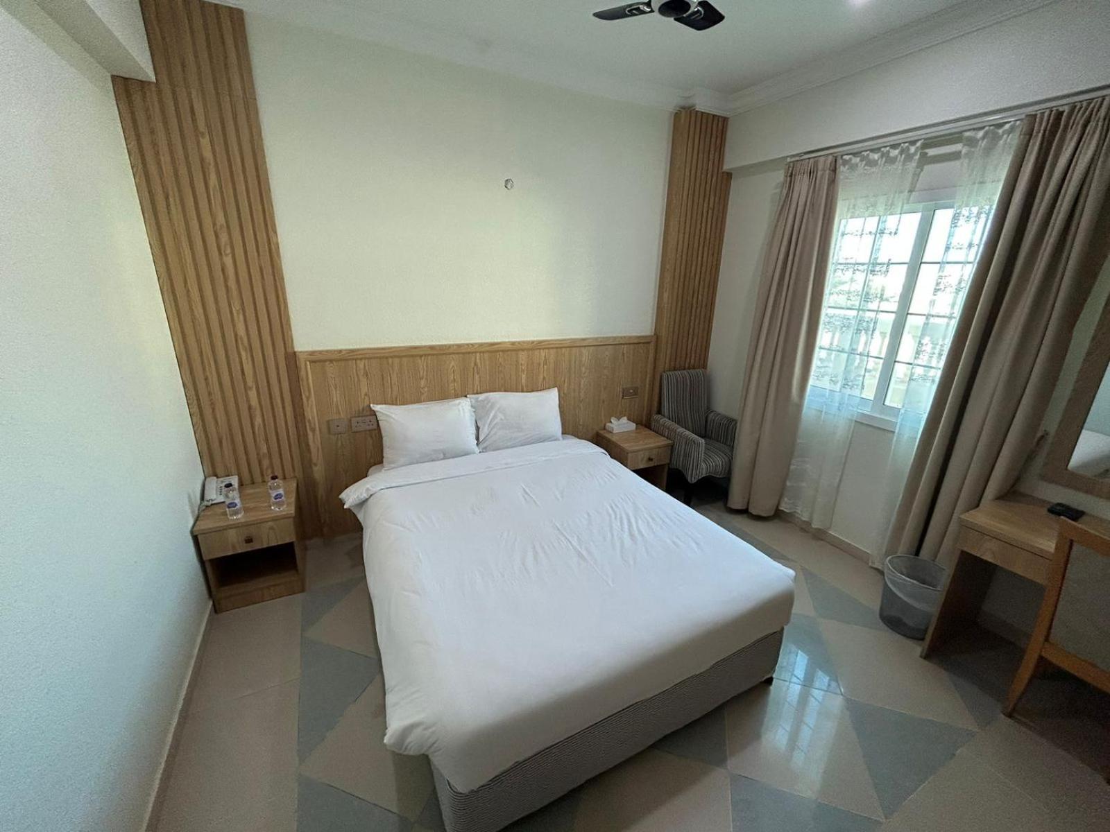 Safari Hotel Низва Екстериор снимка