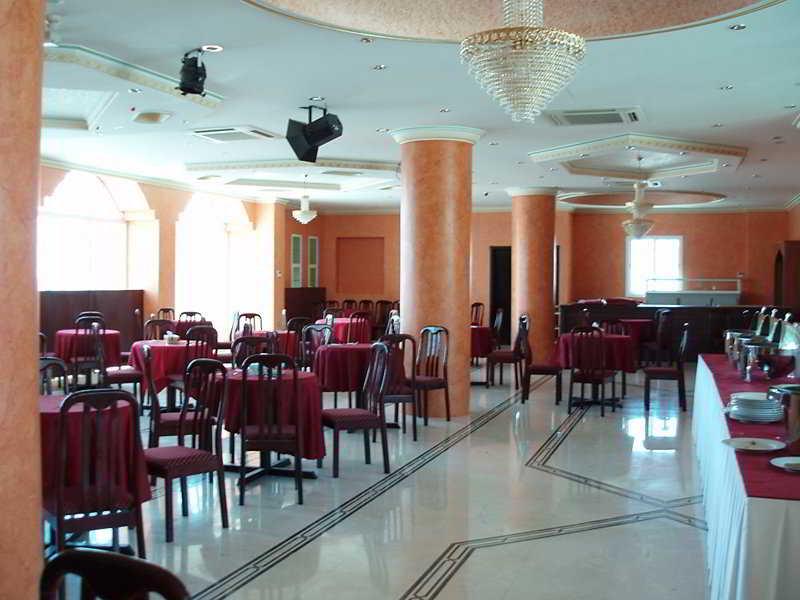 Safari Hotel Низва Екстериор снимка
