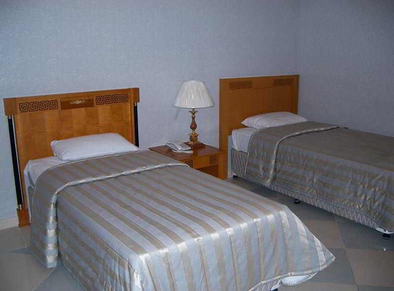 Safari Hotel Низва Екстериор снимка